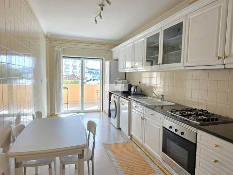 Apartamento T2 para arrendar, garagem, piscina, praia, Carcavelos, condomínio fechado, segurança 24h