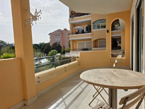 Apartamento T2 para arrendar, garagem, piscina, praia, Carcavelos, condomínio fechado, segurança 24h