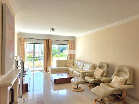 Apartamento T2 para arrendar, garagem, piscina, praia, Carcavelos, condomínio fechado, segurança 24h
