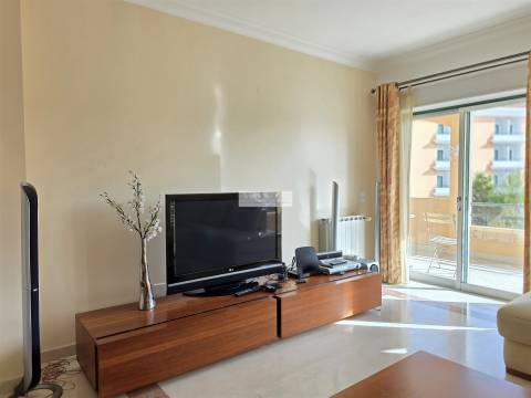 Apartamento T2 para arrendar, garagem, piscina, praia, Carcavelos, condomínio fechado, segurança 24h
