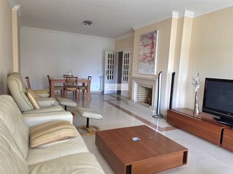 Apartamento T2 para arrendar, garagem, piscina, praia, Carcavelos, condomínio fechado, segurança 24h