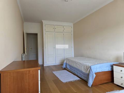 Apartamento T2 para arrendar, garagem, piscina, praia, Carcavelos, condomínio fechado, segurança 24h
