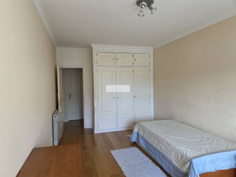 Apartamento T2 para arrendar, garagem, piscina, praia, Carcavelos, condomínio fechado, segurança 24h