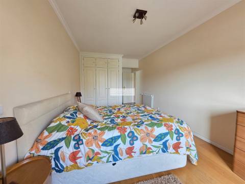 Apartamento T2 para arrendar, garagem, piscina, praia, Carcavelos, condomínio fechado, segurança 24h