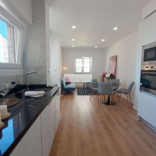 Apartamento T3 totalmente Renovado e mobilado em Benfica