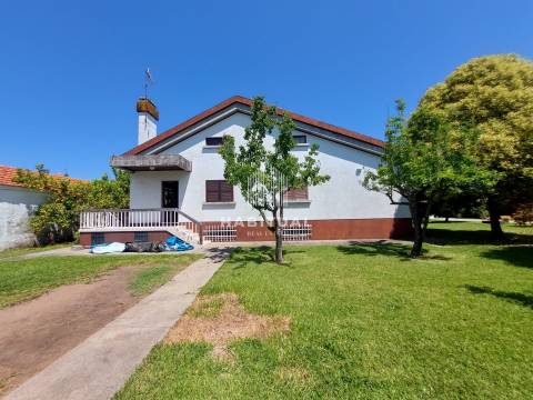 Moradia Isolada T4 com Garagem em Campos - Vila Nova de Cerveira