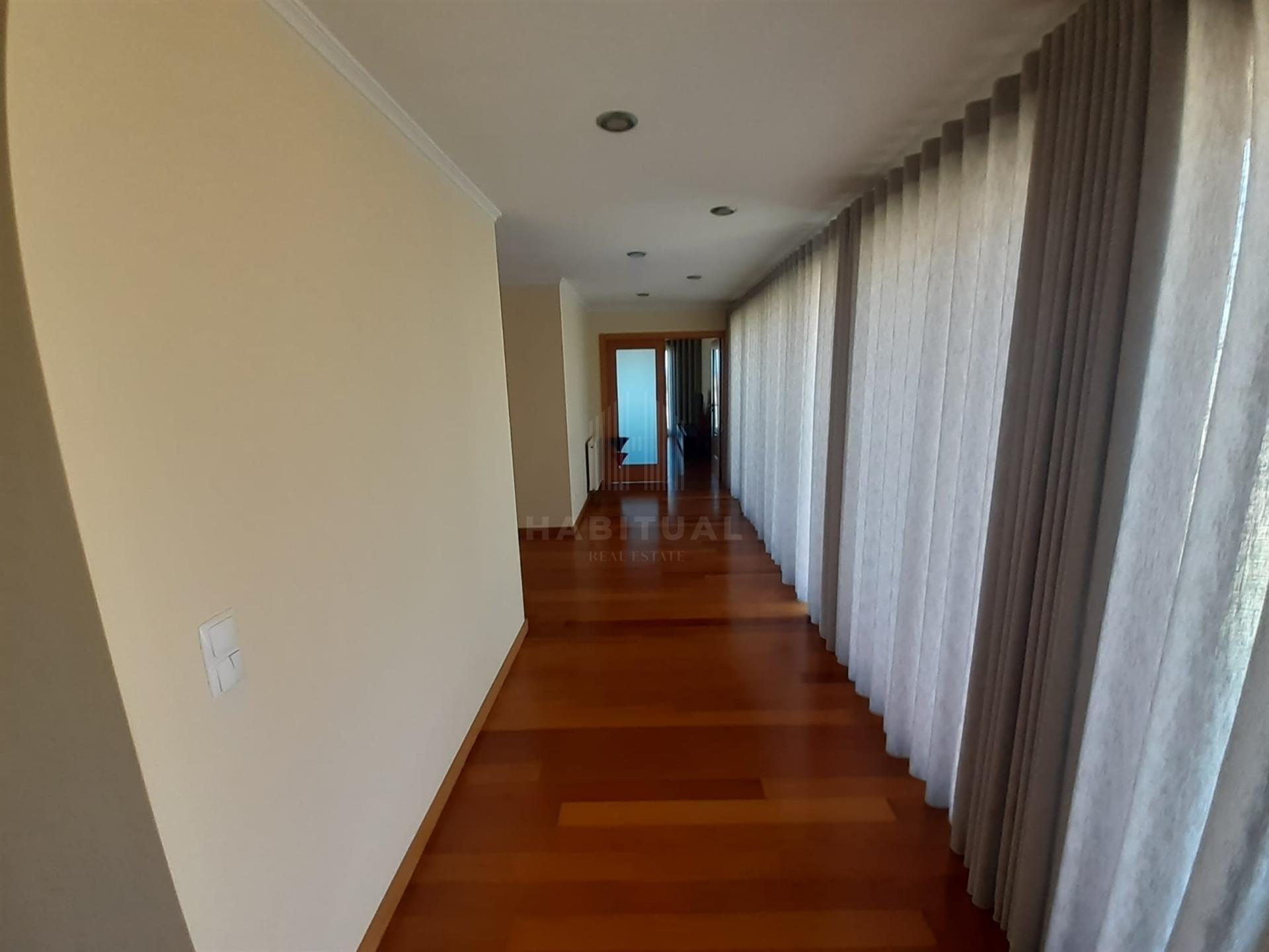 MORADIA ISOLADA T3+2 NO CASTELO DO NEIVA COM VISTA MAR