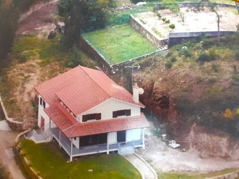 MORADIA T5 EM ESTORÃOS - PONTE DE LIMA