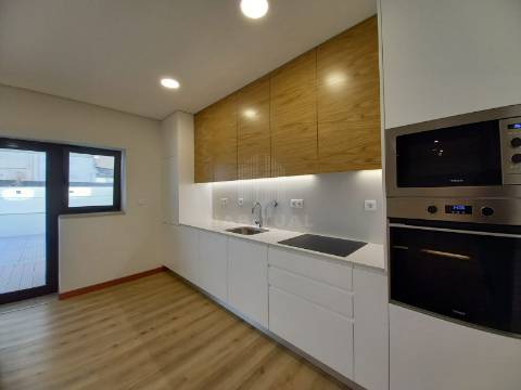 APARTAMENTO T3 COM TERRAÇO NO CENTRO DA CIDADE DE VIANA DO CASTELO