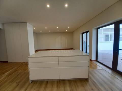 APARTAMENTO T3 COM TERRAÇO NO CENTRO DA CIDADE DE VIANA DO CASTELO