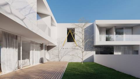 Moradia Geminada T3+1 junto à cidade