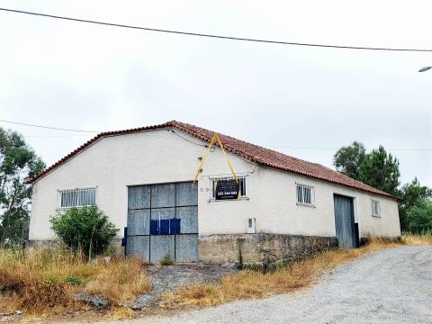 Armazém com 178 m² em Terreno de 288 m² — Afeto a Serviços | Armazém e Oficina