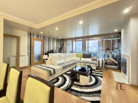 Apartamento T3 Venda em Mafamude e Vilar do Paraíso,Vila Nova de Gaia