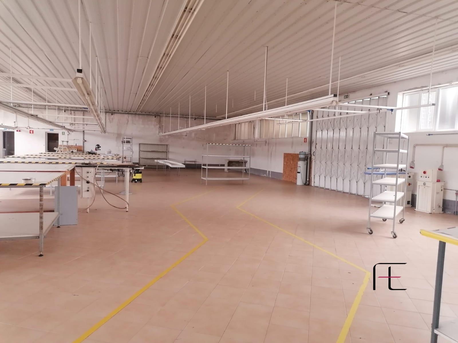 Armazém  Venda em Raimonda,Paços de Ferreira