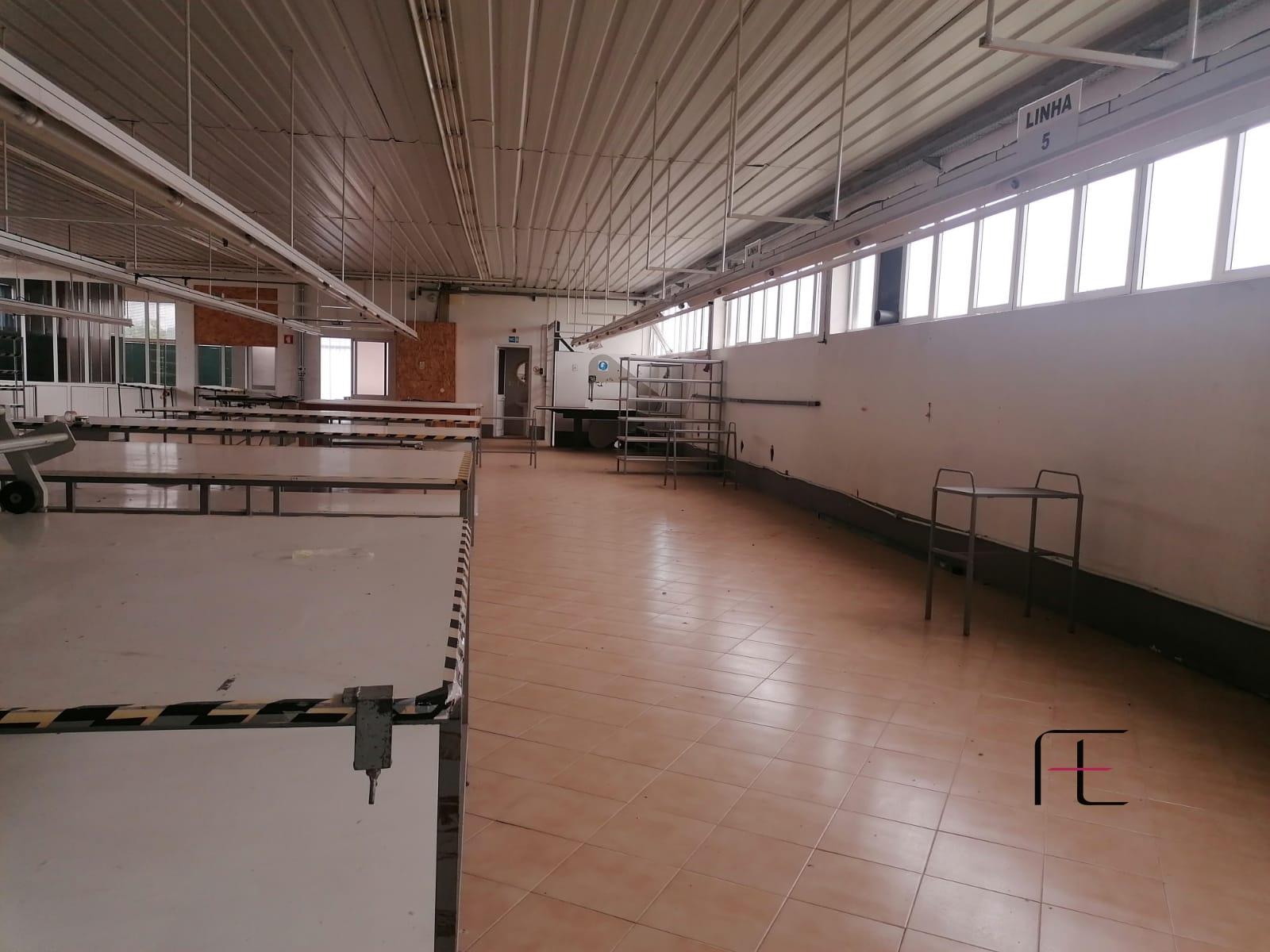 Armazém  Venda em Raimonda,Paços de Ferreira