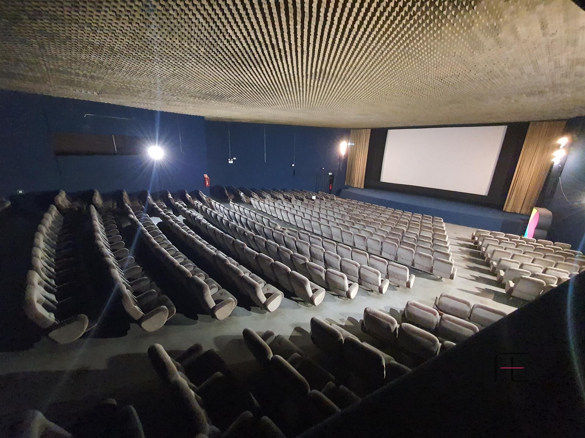 Cinema no Shopping + 7 lojas