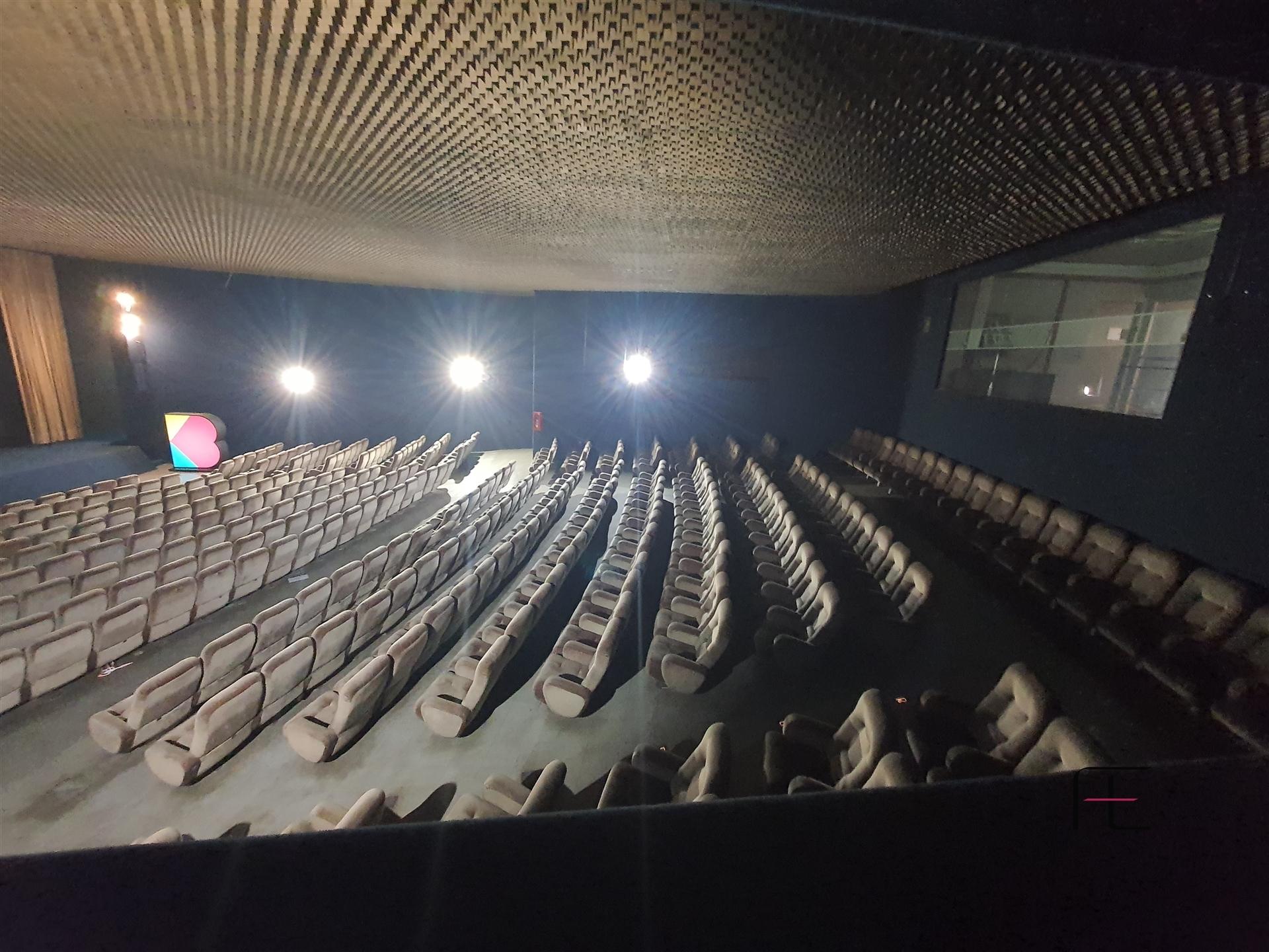 Cinema no Shopping + 7 lojas