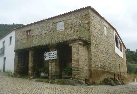 Moradia Geminada T3 Venda em Açoreira,Torre de Moncorvo