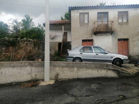 Moradia para Restaurar T3 Venda em Mogadouro, Valverde, Vale de Porco e Vilar de Rei,Mogadouro