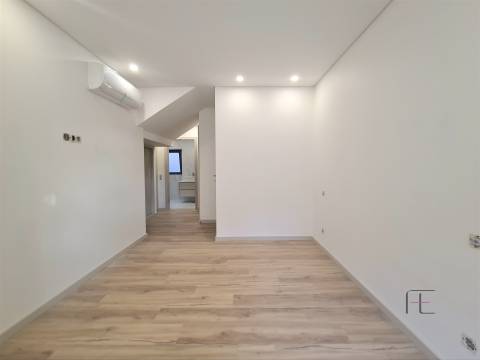 Andar Moradia T3 com Terraço, pronto habitar, centro Espinho