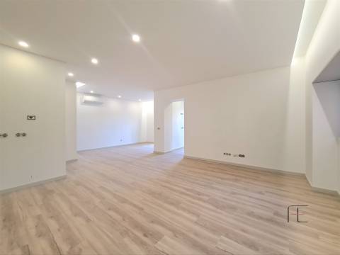 Andar Moradia T3 com Terraço, pronto habitar, centro Espinho