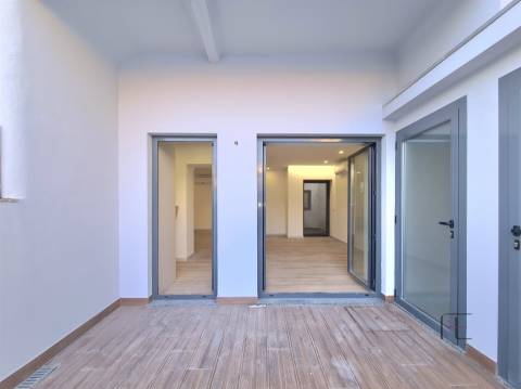 Andar Moradia T3 com Terraço, pronto habitar, centro Espinho