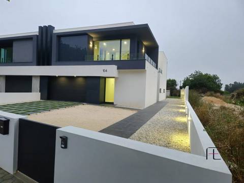 Moradia Geminada T4 Venda em Santa Joana,Aveiro