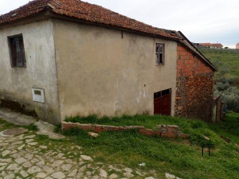 Moradia Devoluta T2 Venda em Sedielos,Peso da Régua