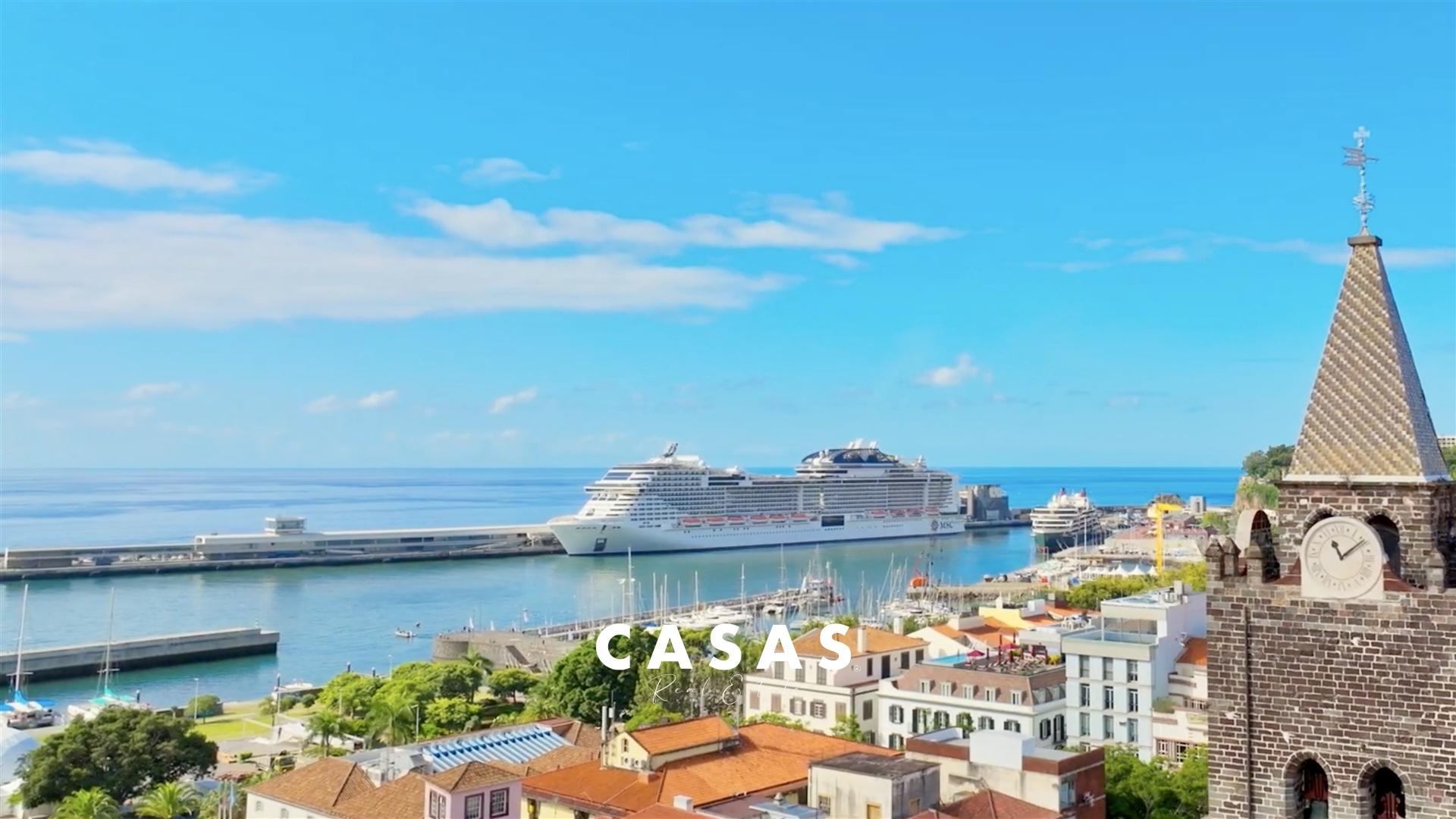 APARTAMENTO T2 C/ Terraço de 68.20 m²​​​​​​​ | Edifício de Luxo no Centro do Funchal.