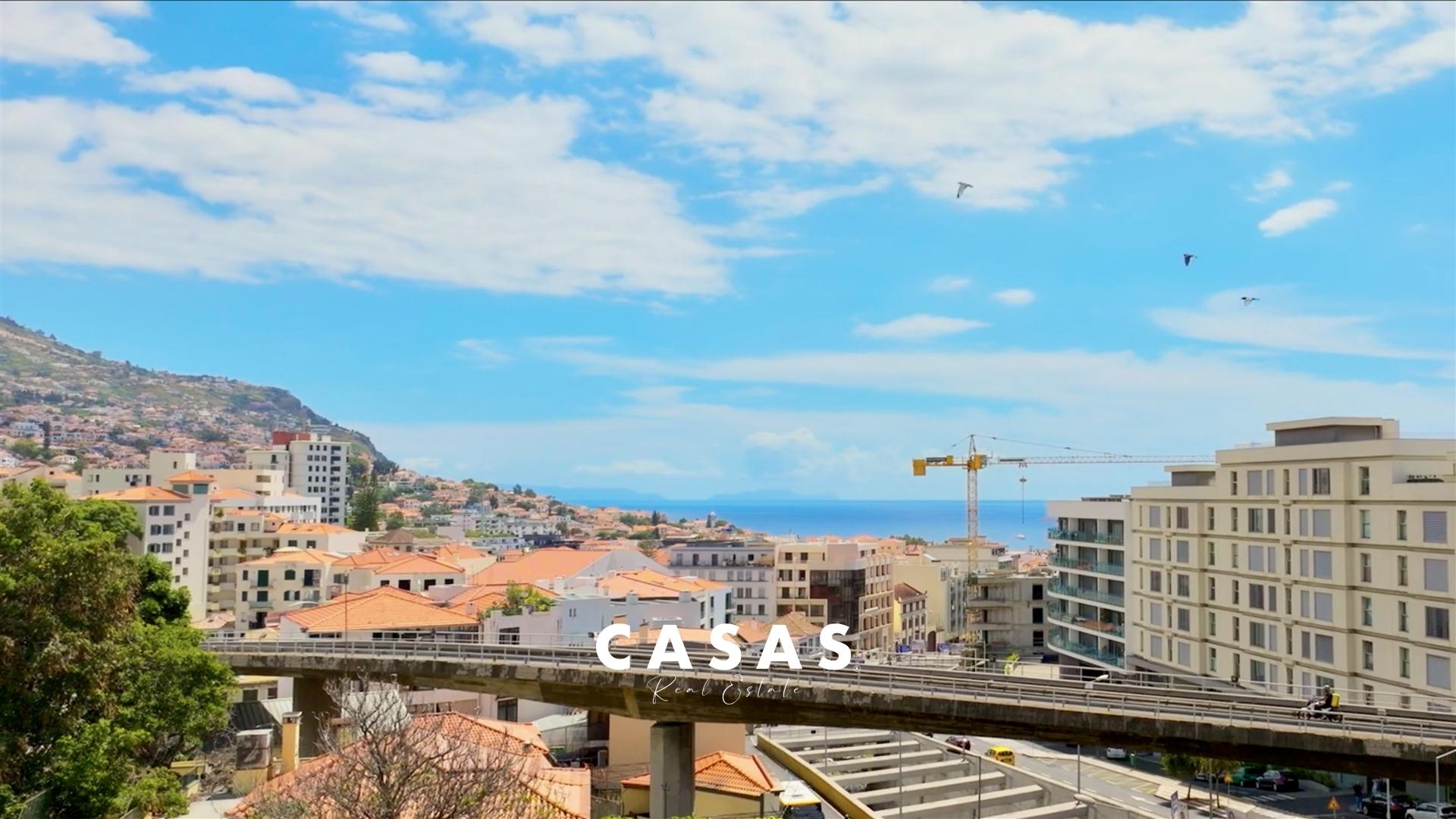 APARTAMENTO T2 C/ Terraço de 68.20 m²​​​​​​​ | Edifício de Luxo no Centro do Funchal.