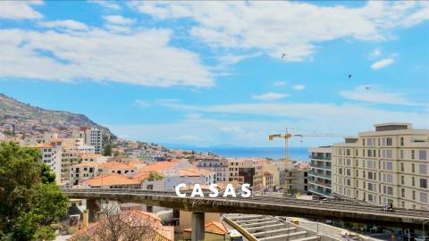 APARTAMENTO T2 C/ Terraço de 68.20 m²​​​​​​​ | Edifício de Luxo no Centro do Funchal.