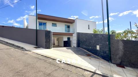 MORADIA DE LUXO NO FUNCHAL - ILHA DA MADEIRA