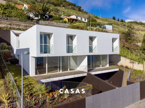 Moradia Geminada de LUXO - MOBILADA com PISCINA | São Martinho, Funchal