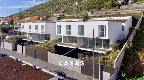 Moradia Geminada de LUXO - MOBILADA com PISCINA | São Martinho, Funchal