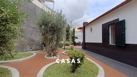 Moradia V6, Independente no Coração de Santa Cruz