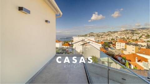Moradia Isolada T4 Venda em Funchal (Santa Maria Maior),Funchal