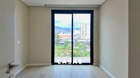 APARTAMENTO T3 NO FUNCHAL, SÃO MARTINHO