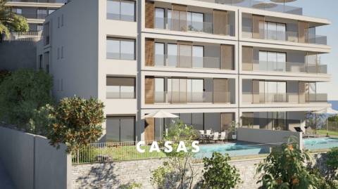 APARTAMENTO T3 com Logradoro de 64m2 + Piscina privada / Estreito de Câmara de Lobos