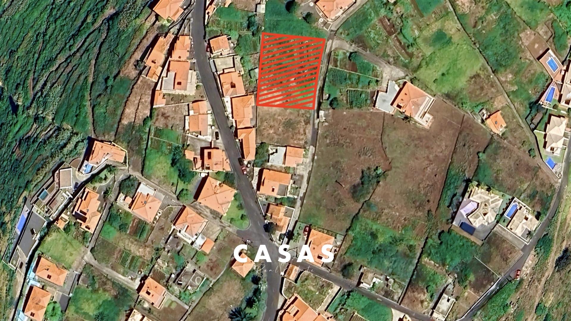 Lote de Terreno Rústico com 1.041m², no Arco da Calheta