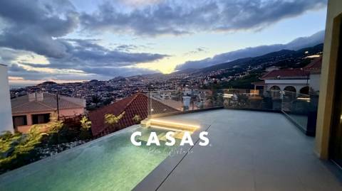 Moradia T2 Arrendamento em Funchal (Santa Maria Maior),Funchal