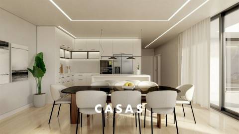 Moradia Geminada com 3 Suítes, Piscina privada, ar-condicionado e garagem para 2 viaturas.