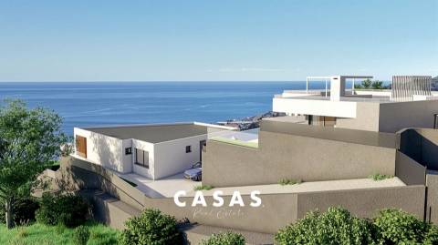 Moradia Geminada com 3 Suítes, Piscina privada, ar-condicionado e garagem para 2 viaturas.