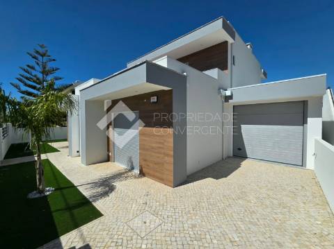 Moradia T4 Venda em Azeitão (São Lourenço e São Simão),Setúbal