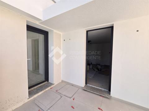 Moradia T4 com piscina - Charneca de Caparica