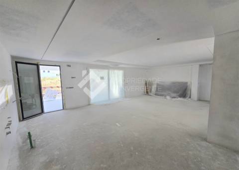 Moradia T4 com piscina - Charneca de Caparica