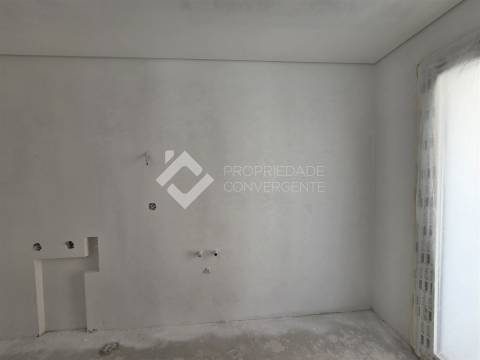 Moradia T4 com piscina - Charneca de Caparica