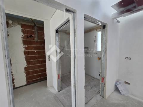 Moradia T4 com piscina - Charneca de Caparica