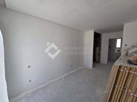 Moradia T4 com piscina - Charneca de Caparica