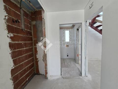 Moradia T4 com piscina - Charneca de Caparica