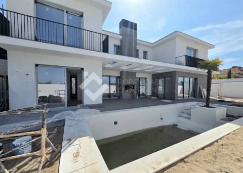 Moradia Isolada T5 com piscina - Azeitão